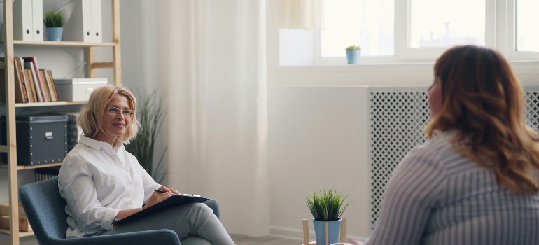Therapist meeting with a patient during ketamine-assisted addiction treatment counseling session